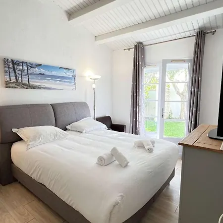 Superbe Avec Piscine Chauffee, Boulodrome Et Parking * Sainte-Marie-de-Ré