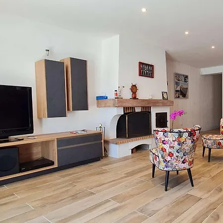 Superbe Avec Piscine Chauffee, Boulodrome Et Parking