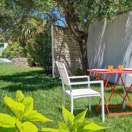 فيلة Superbe Avec Piscine Chauffee, Boulodrome Et Parking