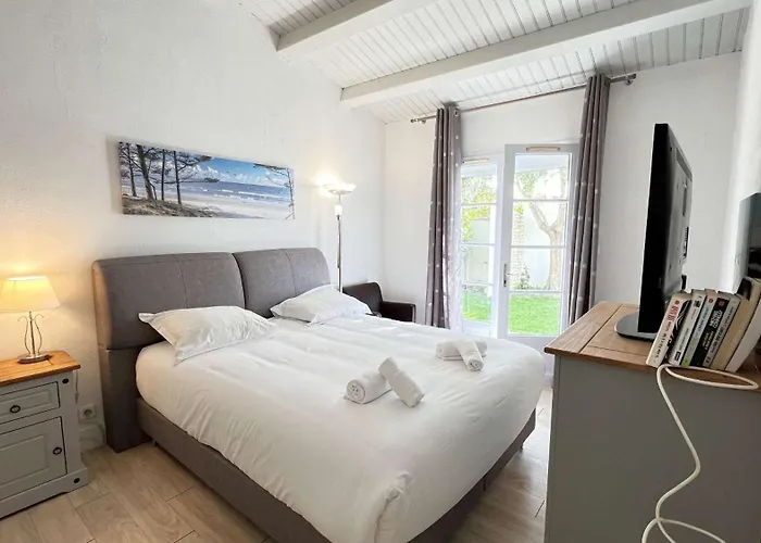 Superbe Avec Piscine Chauffée, Boulodrome Et Parking * Sainte-Marie-de-Ré