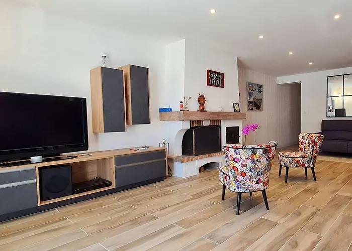 Superbe Avec Piscine Chauffée, Boulodrome Et Parking