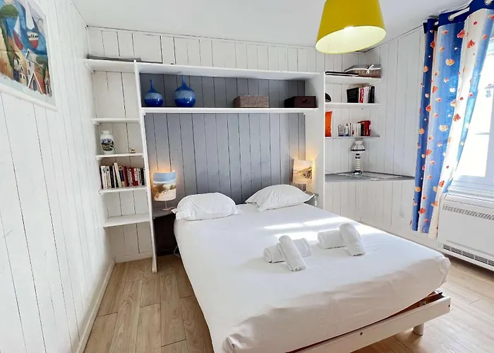 Superbe Avec Piscine Chauffée, Boulodrome Et Parking Villa