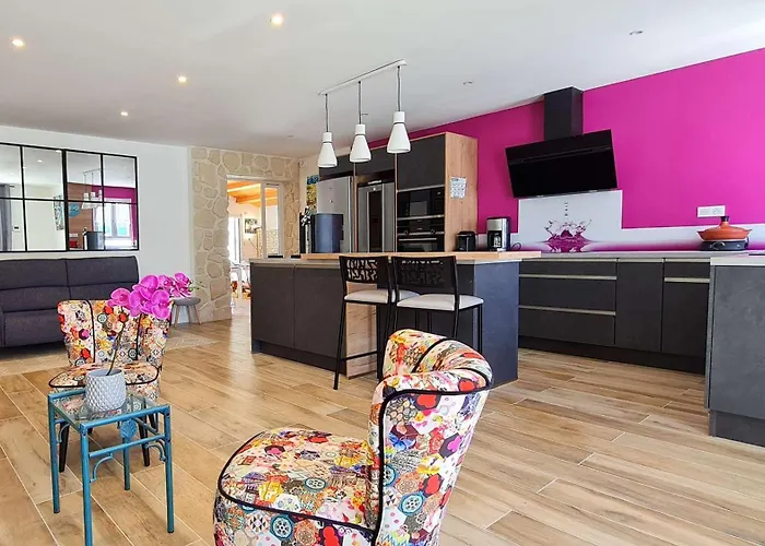 Superbe Avec Piscine Chauffée, Boulodrome Et Parking Villa *